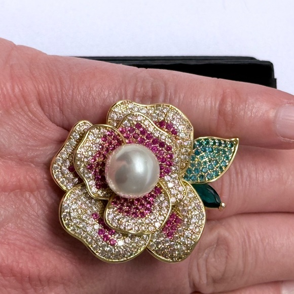 EYECANDY Los Angeles Flower With Faux Pearl Brass CZ Adjustable Ring - Picture 4 of 13